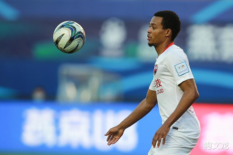 九游体育-关于集结日芝加哥公牛备战中超，门线救险细节曝光，质疑声仍在，控场能力受关注的信息