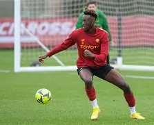 九游体育官网-罗马训练开放日，赛前回应争议引欢呼，NBA常规赛在即，更衣室氛围转暖的简单介绍